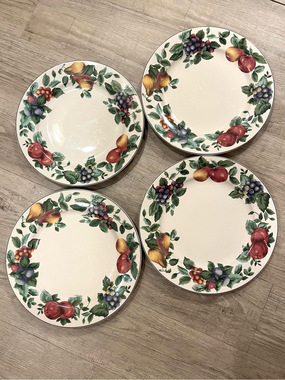 Sakura Oneida Sonoma Fruit-Patterned 11” Dinner Plates Set of 4 - Picture 4 of 10